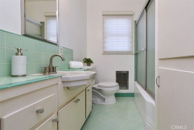 5822 Norwich Ave., Sherman Oaks, CA 91411