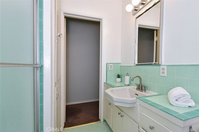 5822 Norwich Ave., Sherman Oaks, CA 91411