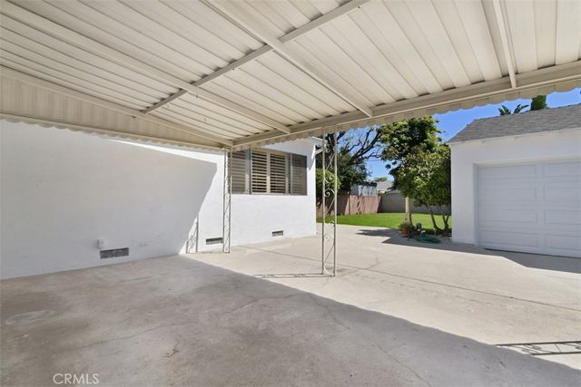 5822 Norwich Ave., Sherman Oaks, CA 91411