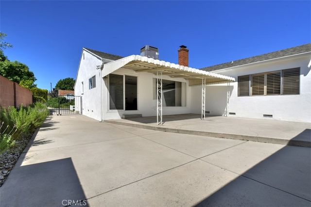 5822 Norwich Ave., Sherman Oaks, CA 91411
