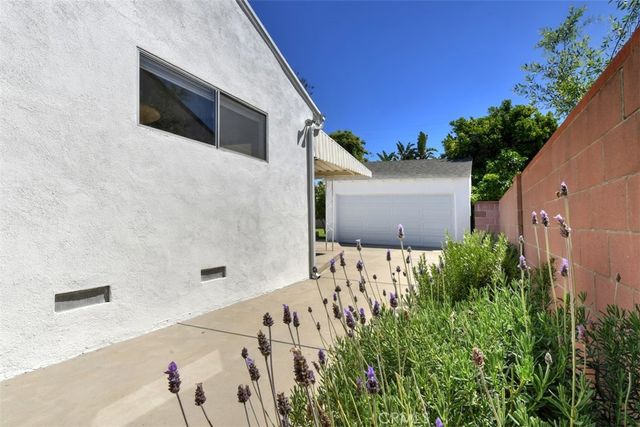 5822 Norwich Ave., Sherman Oaks, CA 91411