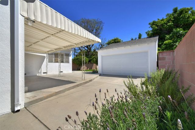 5822 Norwich Ave., Sherman Oaks, CA 91411