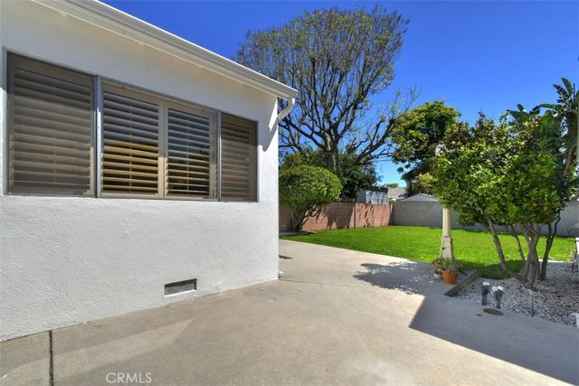 5822 Norwich Ave., Sherman Oaks, CA 91411