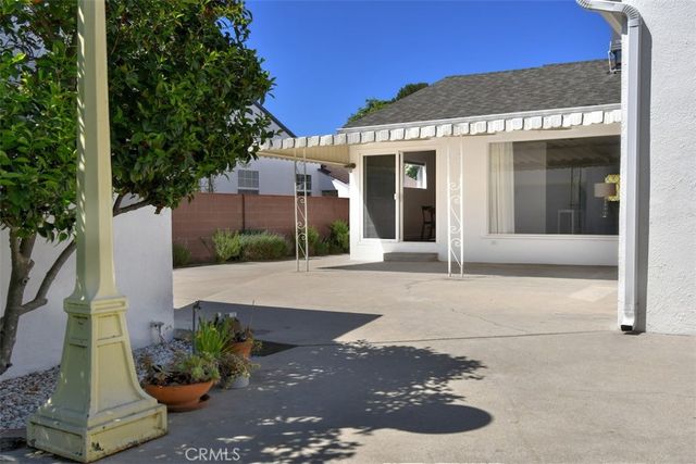 5822 Norwich Ave., Sherman Oaks, CA 91411