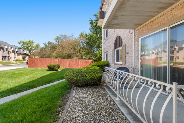 3240 N Manor Drive 130, Lansing, IL 60438