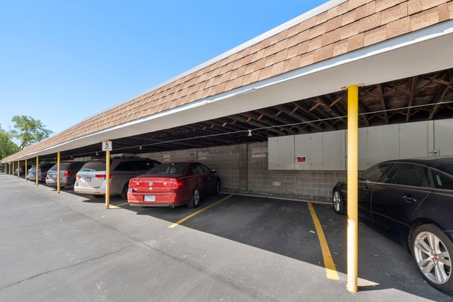 3240 N Manor Drive 130, Lansing, IL 60438