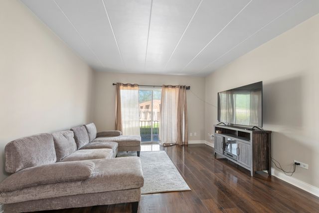 3240 N Manor Drive 130, Lansing, IL 60438