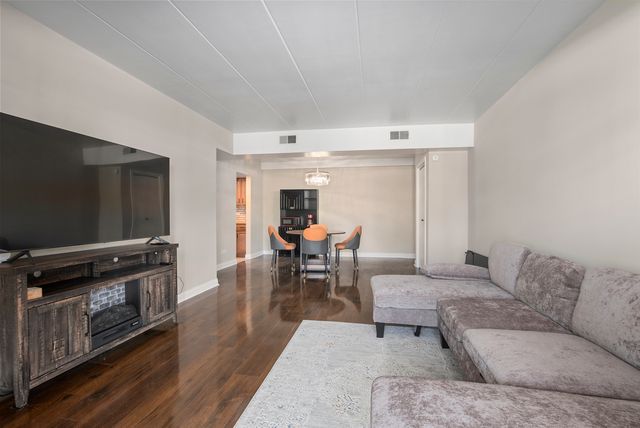 3240 N Manor Drive 130, Lansing, IL 60438