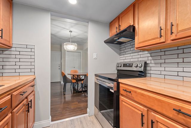 3240 N Manor Drive 130, Lansing, IL 60438