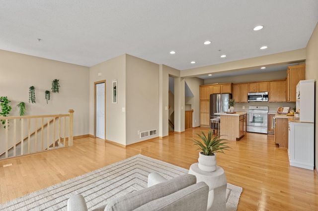 14569 Everton N 6, Hugo, MN 55038