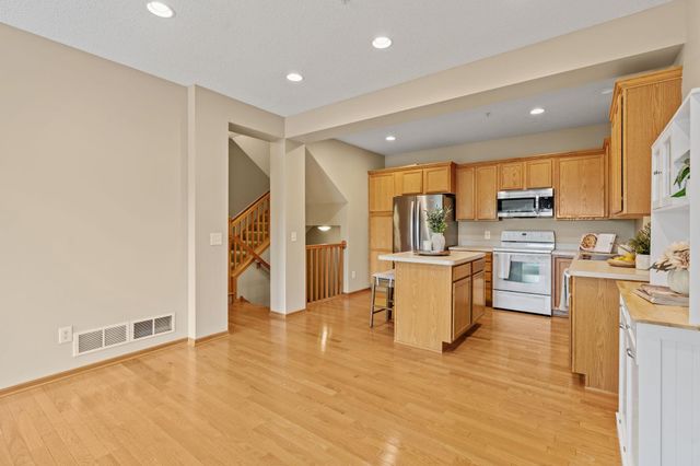 14569 Everton N 6, Hugo, MN 55038