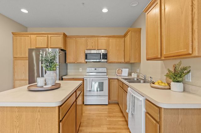 14569 Everton N 6, Hugo, MN 55038