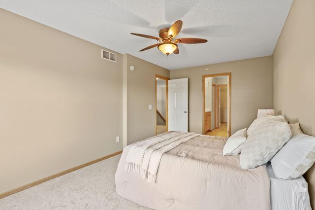 14569 Everton N 6, Hugo, MN 55038