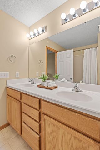 14569 Everton N 6, Hugo, MN 55038