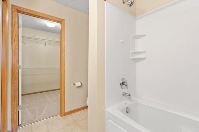 14569 Everton N 6, Hugo, MN 55038