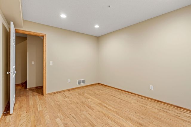 14569 Everton N 6, Hugo, MN 55038