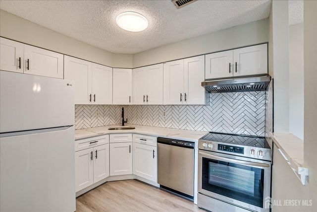 807 Aspen Drive, Plainsboro, NJ 08536