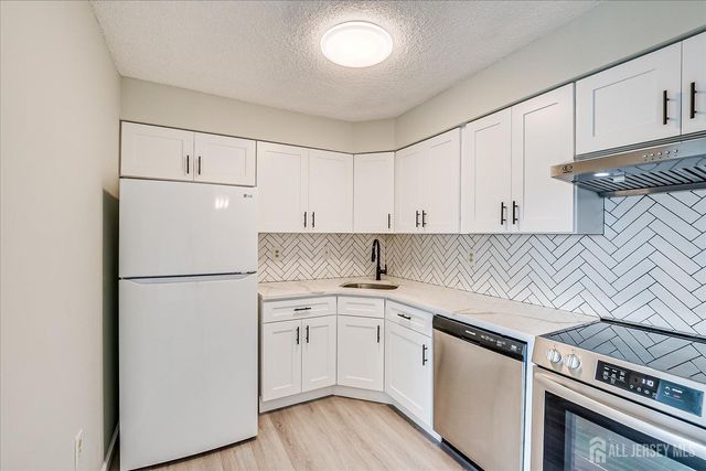 807 Aspen Drive, Plainsboro, NJ 08536