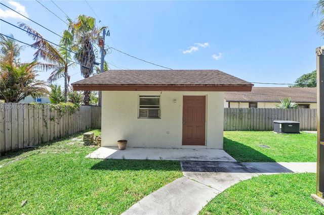 694 Dixie Ln, West Palm Beach, FL 33415