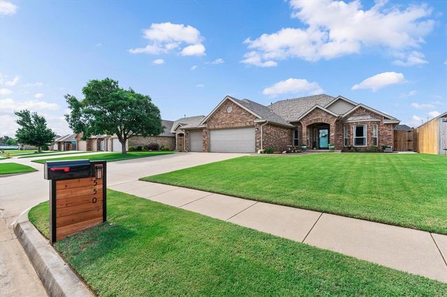 550 W Hunters Court Way, Mustang, OK 73064