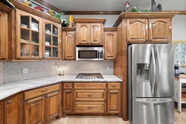 550 W Hunters Court Way, Mustang, OK 73064