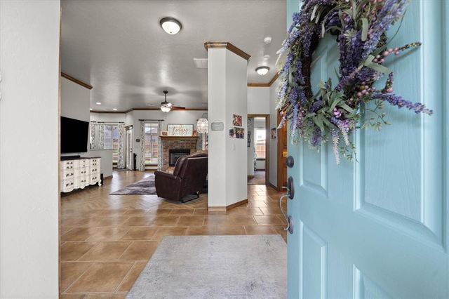 550 W Hunters Court Way, Mustang, OK 73064