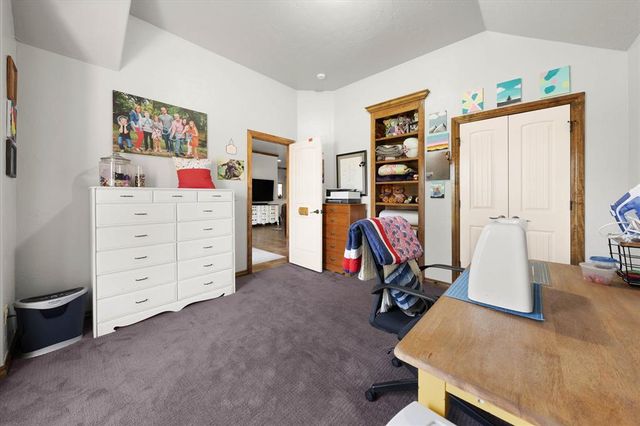 550 W Hunters Court Way, Mustang, OK 73064