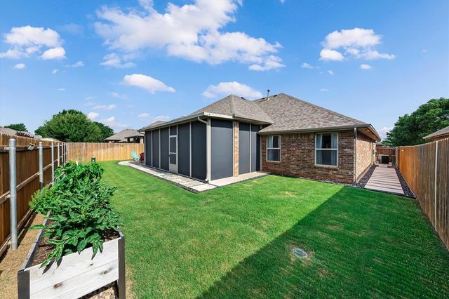 550 W Hunters Court Way, Mustang, OK 73064