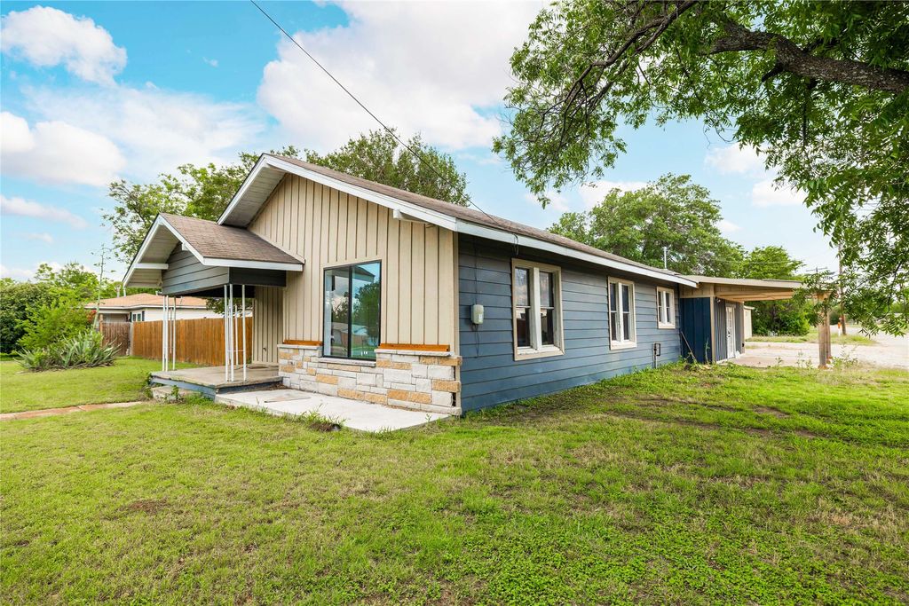 2001 Southside Drive, Brownwood, TX 76801