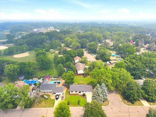 2602 Hawthorne Lane, Stillwater, MN 55082