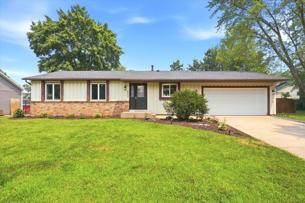 2602 Hawthorne Lane, Stillwater, MN 55082