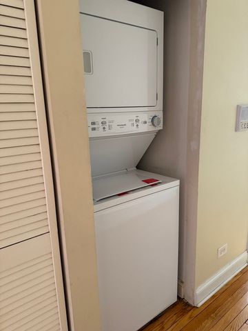 4027 W Crystal Street 2, Chicago, IL 60651