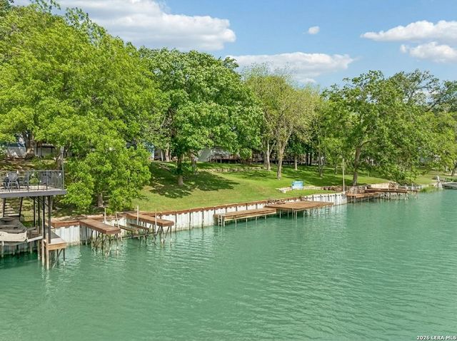 360 Shangrila Ln, New Braunfels, TX 78130