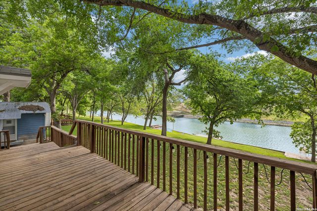 360 Shangrila Ln, New Braunfels, TX 78130