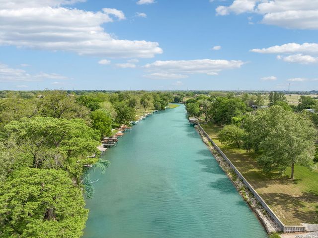 360 Shangrila Ln, New Braunfels, TX 78130