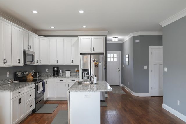 145 PAIGE ST, Waynesboro, VA 22980