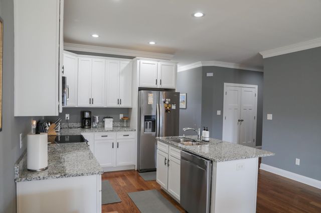 145 PAIGE ST, Waynesboro, VA 22980