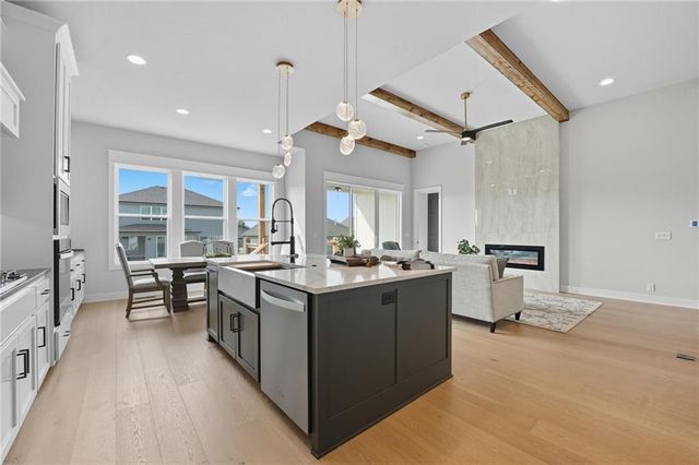 2127 NW killarney Lane, Lee's Summit, MO 64081