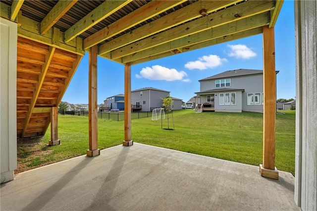 2127 NW killarney Lane, Lee's Summit, MO 64081