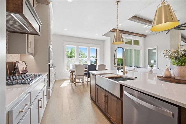 2127 NW killarney Lane, Lee's Summit, MO 64081