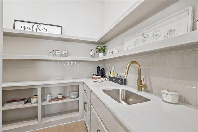 2127 NW killarney Lane, Lee's Summit, MO 64081