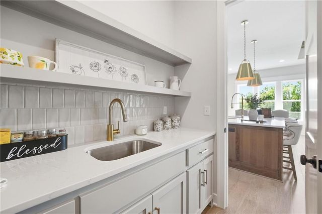 2127 NW killarney Lane, Lee's Summit, MO 64081