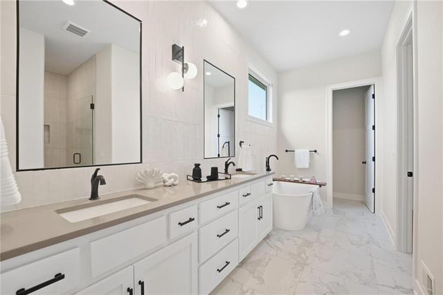 2127 NW killarney Lane, Lee's Summit, MO 64081