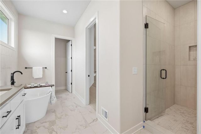 2127 NW killarney Lane, Lee's Summit, MO 64081