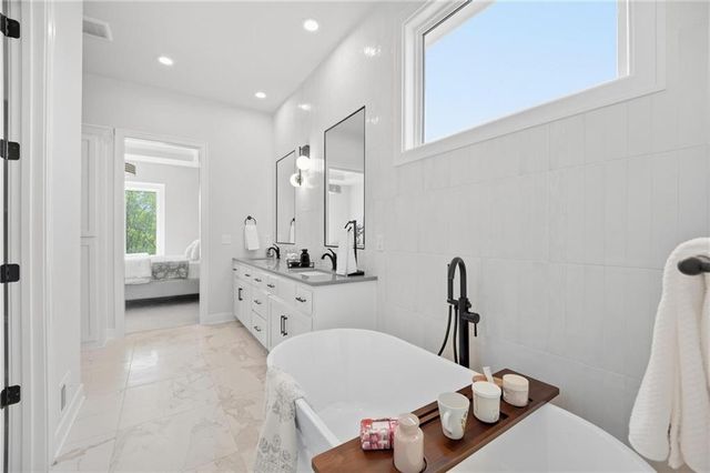 2127 NW killarney Lane, Lee's Summit, MO 64081