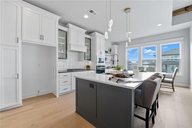 2127 NW killarney Lane, Lee's Summit, MO 64081