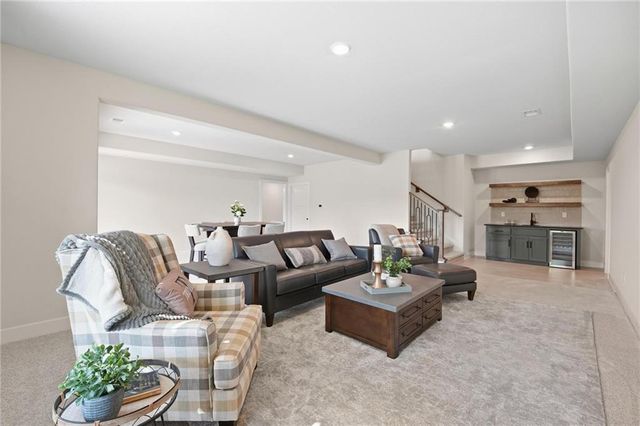 2127 NW killarney Lane, Lee's Summit, MO 64081