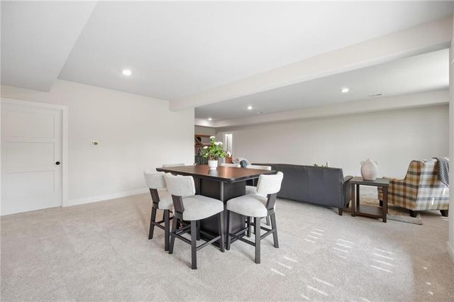 2127 NW killarney Lane, Lee's Summit, MO 64081