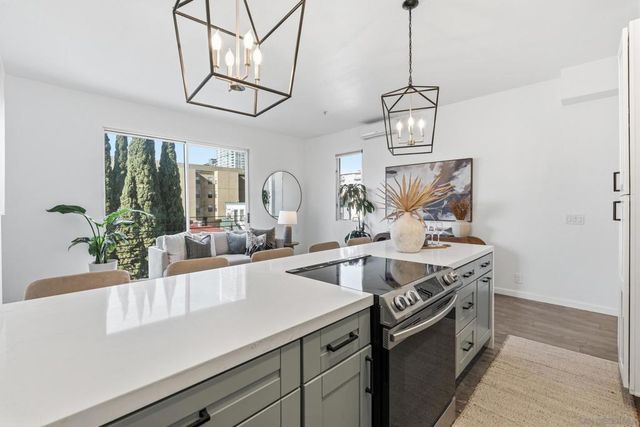 908 G St 17, San Diego, CA 92101