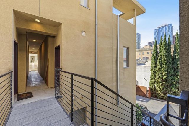 908 G St 17, San Diego, CA 92101